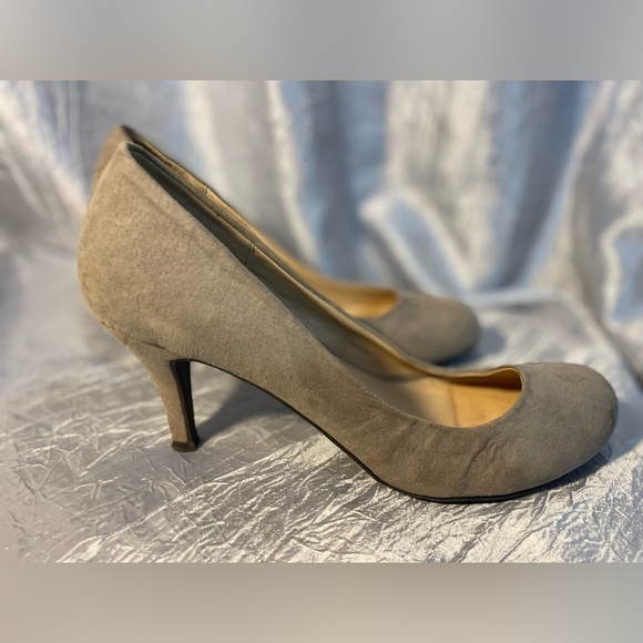 CL by Laundry Nanette tan suede heels 9 - Picture 7 of 7